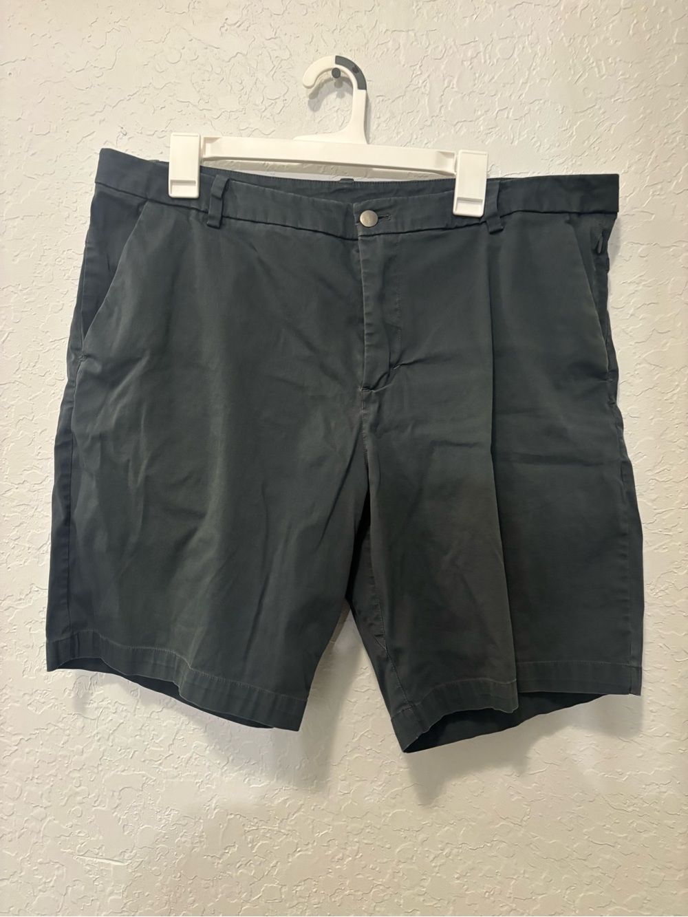 Men's Lululemon Commission Classic-Fit Shorts  Ventlight Size 38 Black M7ASTS